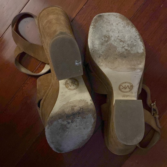 Used Wedge Micheal Kors shoes 6 - Picture 4 of 4